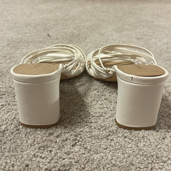 Maurice’s white strappy heels size 6. - Picture 3 of 8